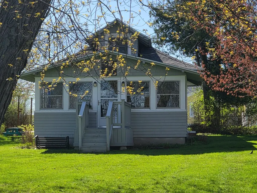 The Gallery/Newly renovated bungalow - Image 1