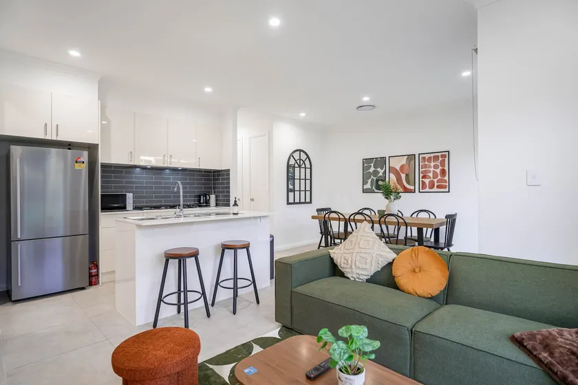 Melonba 4BR With 2 Parking, 3 Min To Woolworths - Image 1