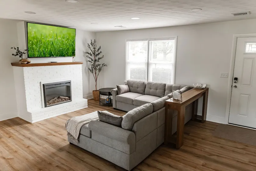 Spacious Family Home (Sleeps 10) - Image 1