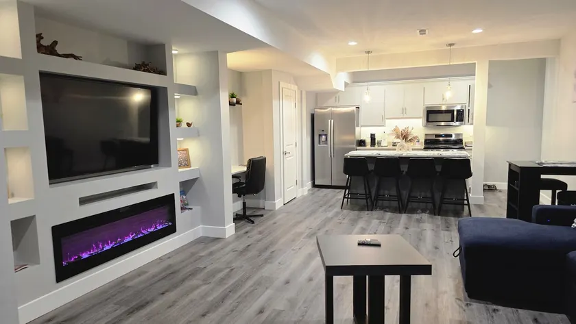Pet-Friendly 2BR lower-level near Lake Compounce - Image 1