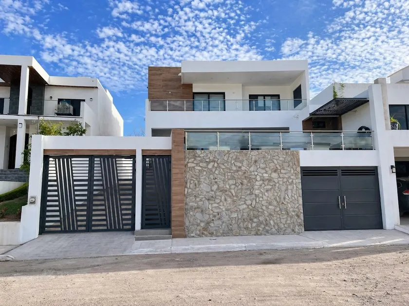 Residence with pool close to the beach - Image 1