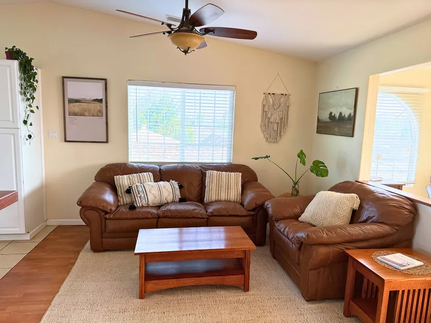 Central Coast Gem: Lux 2BR/Sleep Number King Bed - Image 1