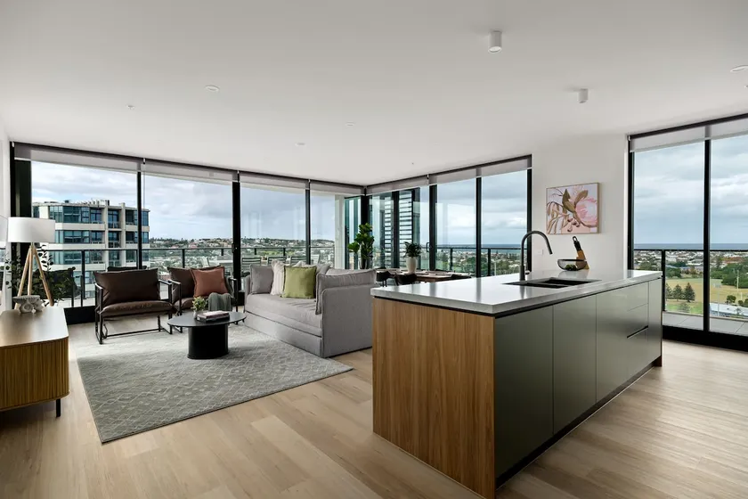 Elevated 3BR Stay - Views Amenities Parking - Image 1