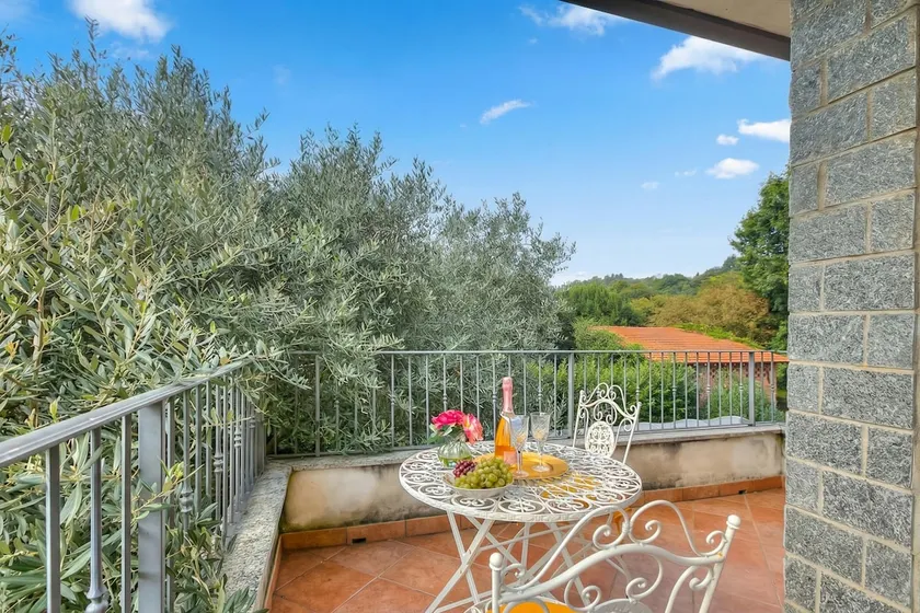 Connie's Apartment Modern 2BR, Private garden, Mountain Views in Monvalle - Happy Rentals - Image 1