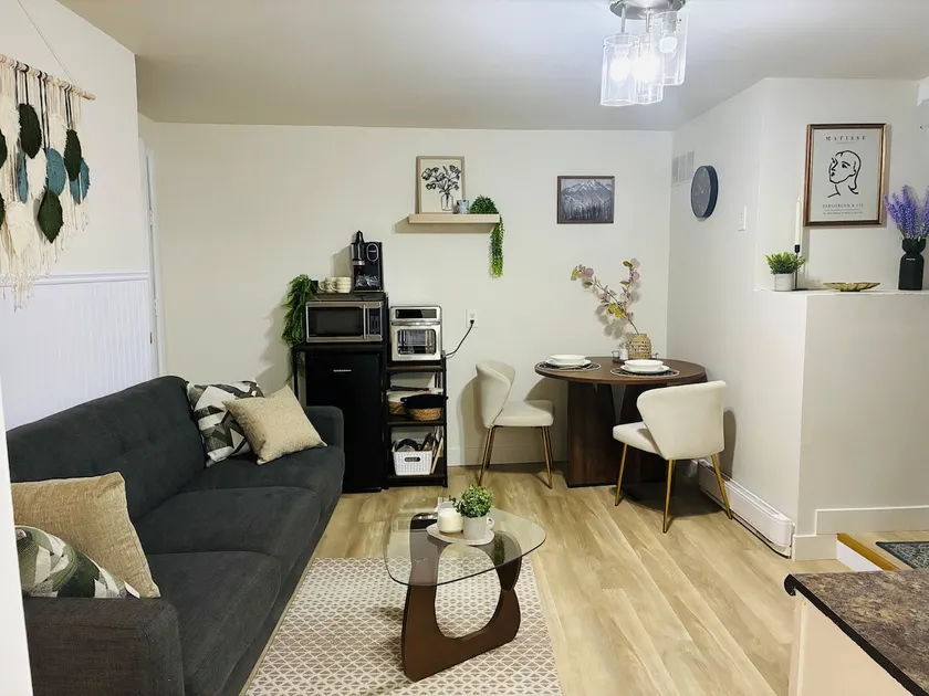 Downtown 1BR Suite ~ Walk Everywhere + Parking - Image 1