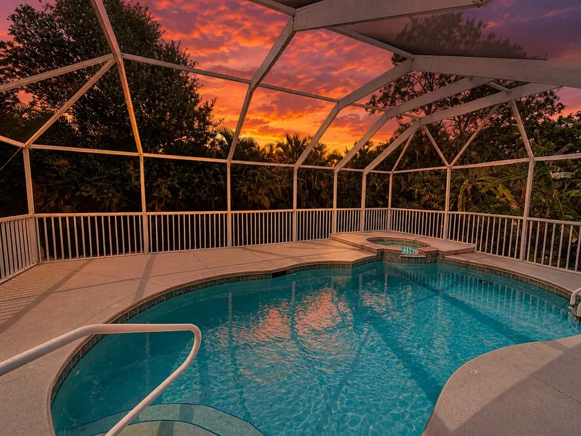 Pool Home/ Tropical Paradise Getaway Near Beaches - Image 1