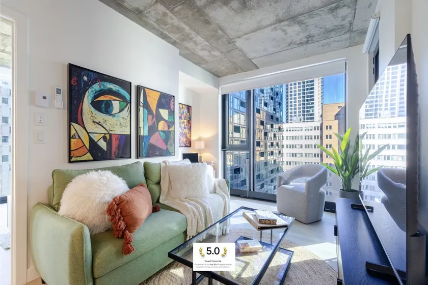 Sophisticated City Stay | Pool Gym & Rooftop - Image 1