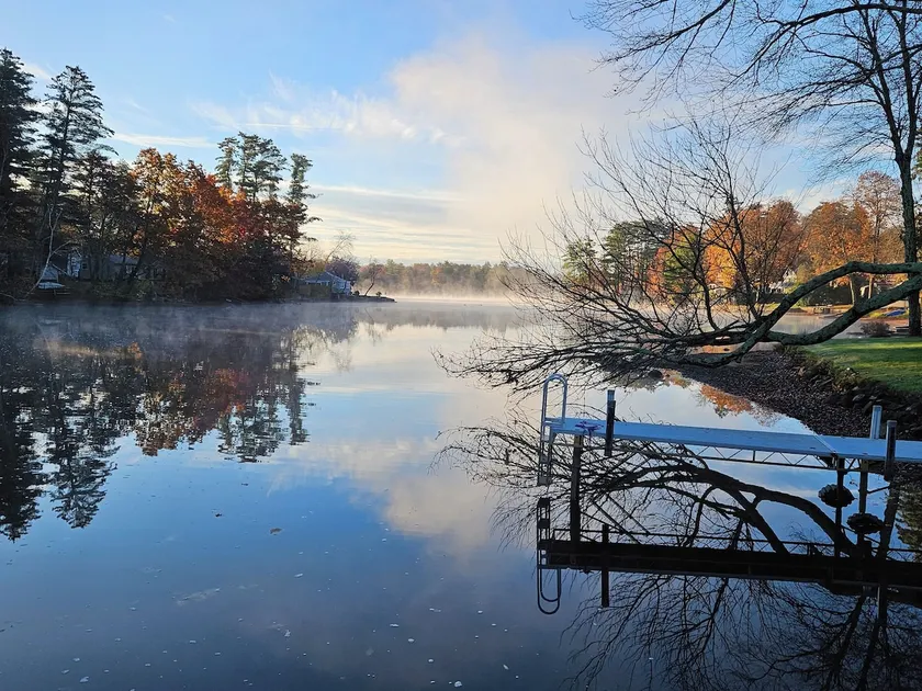 Lake Front Cottage - Image 1