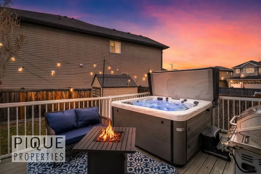 Game Night Retreat - HotTub - AC - FireTable - BBQ - Kingbed - Image 1