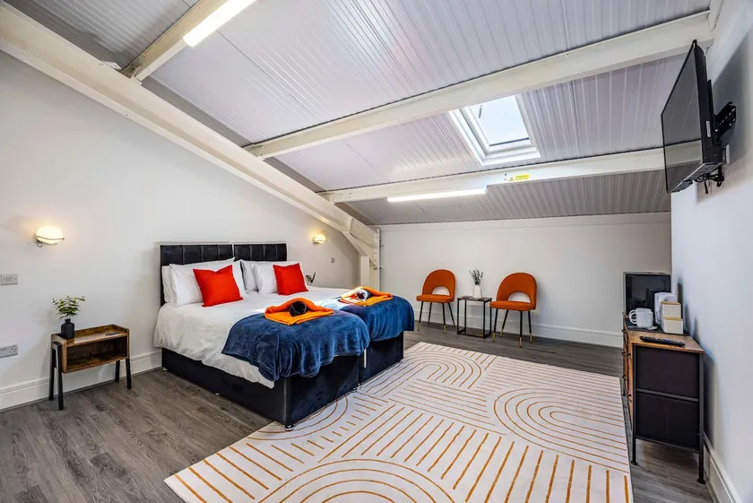 The Smedley Suites - King Beds and AirConditioning - Image 1