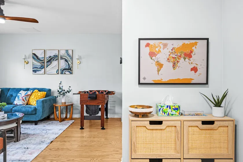 Flying Apple: 4BR Gem with Easy Airport Access - Image 1