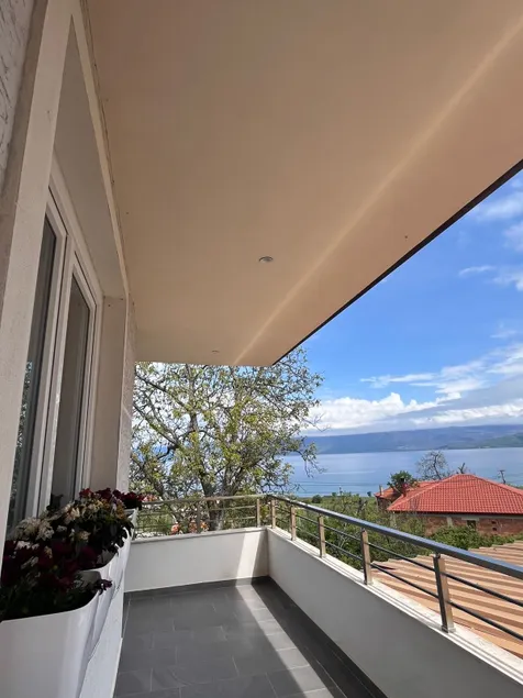 Golden Stay - Image 1