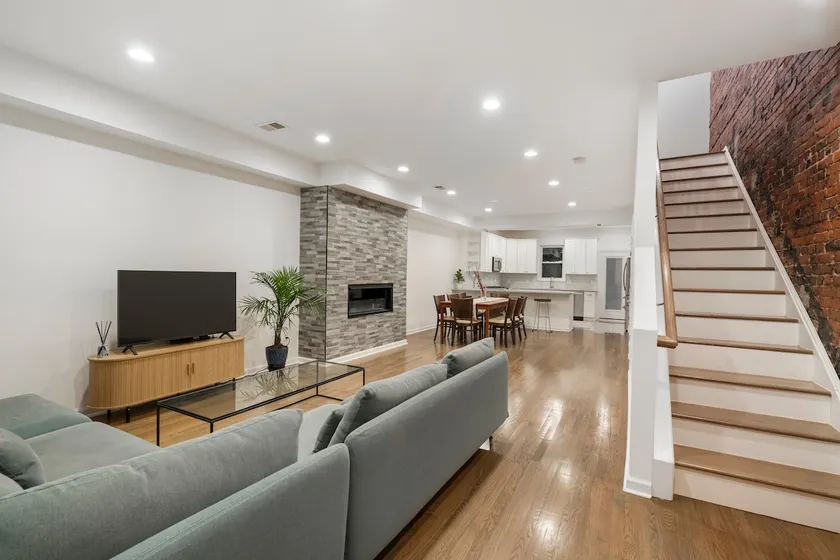 Temp House. - Image 1