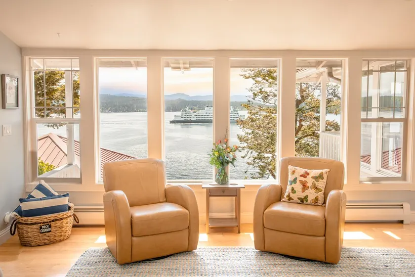 Waterfront Escape • Steps from Orcas Ferry - Image 1