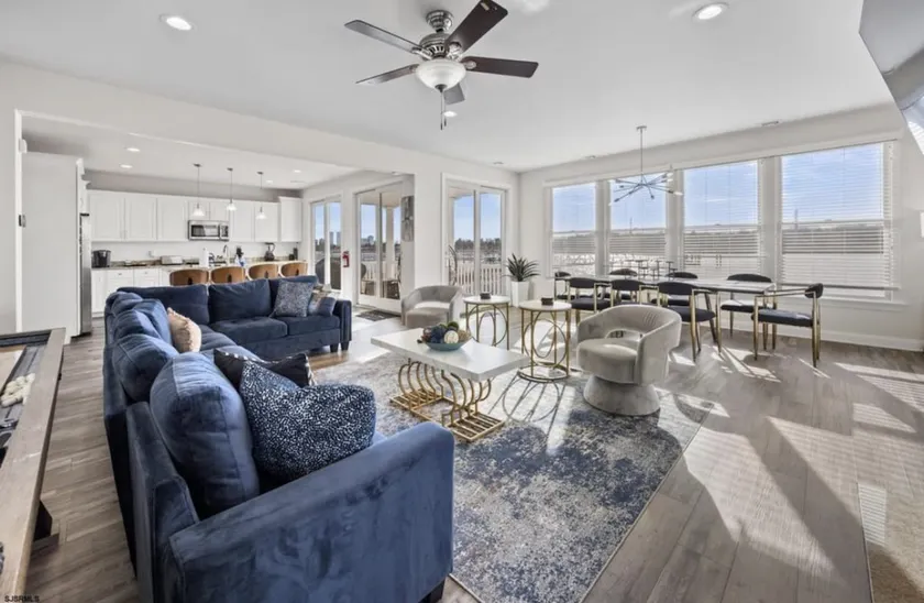 Bayfront Retreat w/ Hot Tub (now free!)+Game Room - Image 1