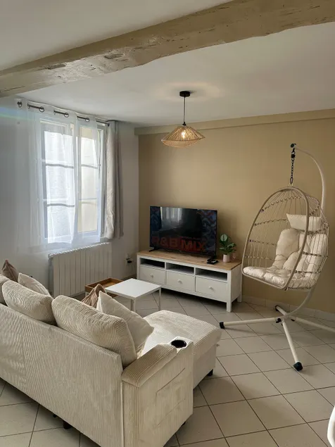 Cozy & quiet accommodation – relaxing or business stay - Image 1