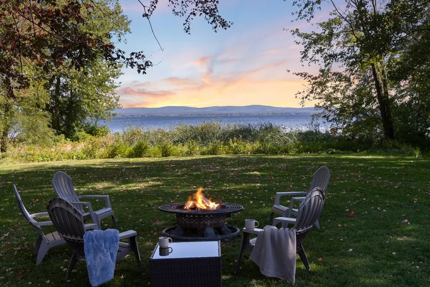 Lakefront Cabin: Kayaks, Firepit, Full Kitchen - Image 1