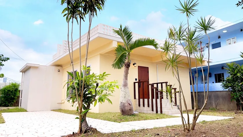 Lanikai Designer Villa Kawahira Bay is a 3-minute walk - Image 1