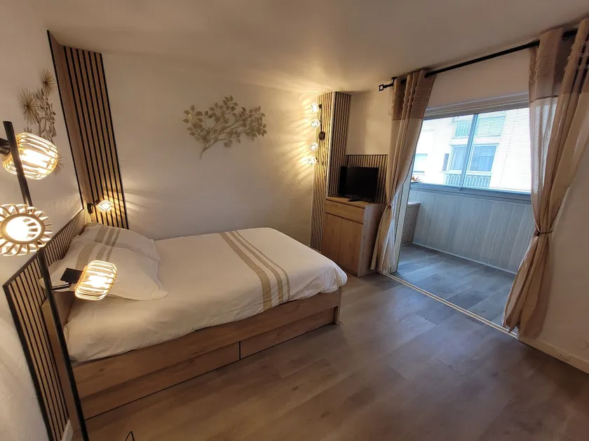 Cozy, air-conditioned studio, 650 m from the sea, private parking - Image 1