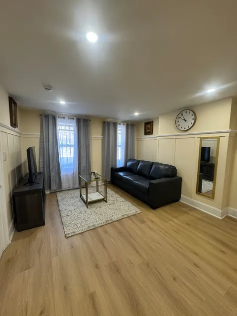 Rowhouse 18 - 1BDR Park South - Image 1