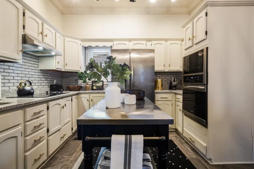 Charming 3BR w Large Yard Walk to Downtown - Image 1