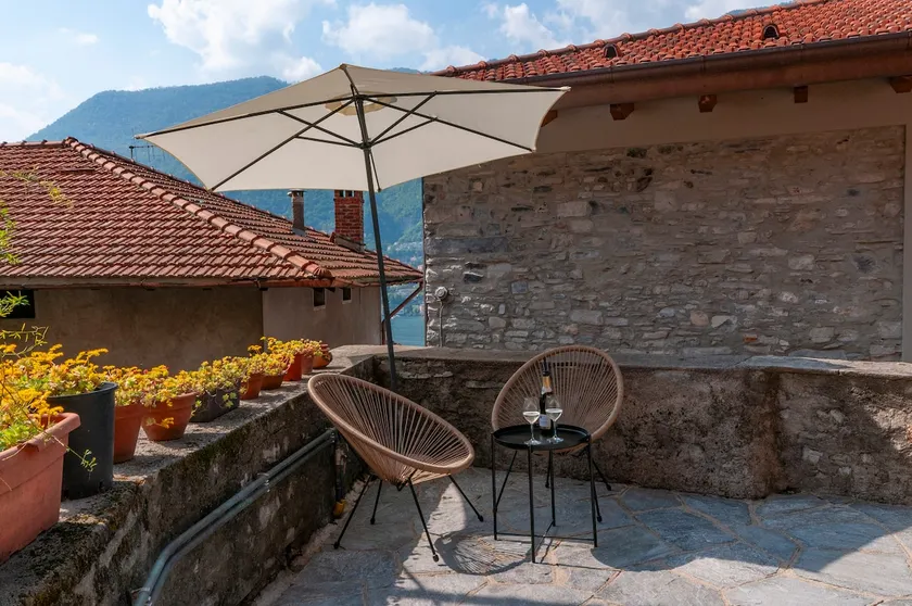Nido Arancione, garden, and parking space - Image 1