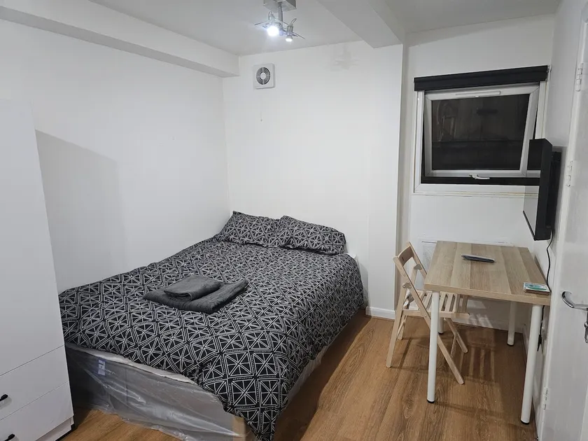 Luxury Boutique Modern Flat - Entire Place - Image 1