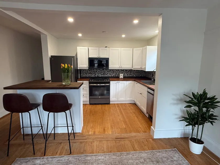 Bright 2BR in Beaches | Parking + Balcony - Image 1