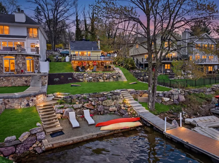Lakefront Couples Escape | Dock • Kayaks • Firepit - Image 1