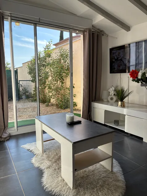 Independent studio, private garden, and air conditioning. - Image 1