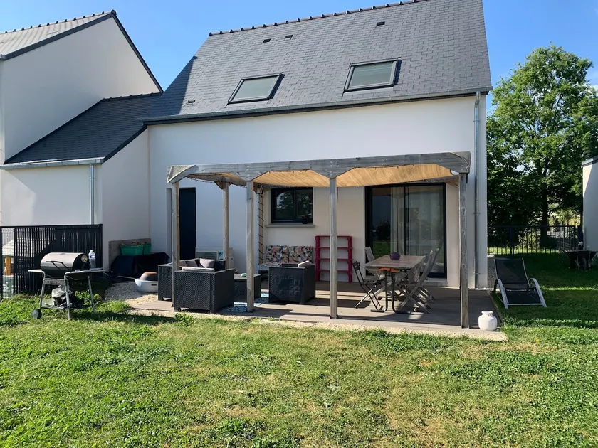 Cozy house with equipped garden - Image 1