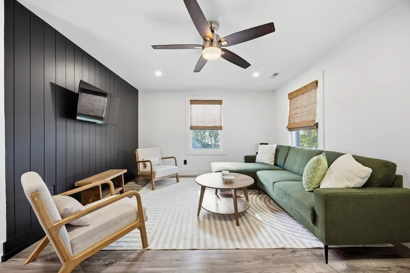 Bungalow On Ann - Image 1