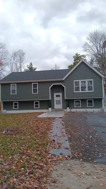 Cozy 6-Bed Home w/ Backyard| Perfect for groups - Image 1