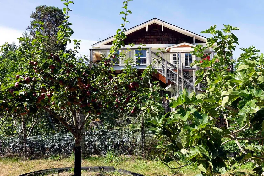 Diamond Point Guesthouse - Image 1