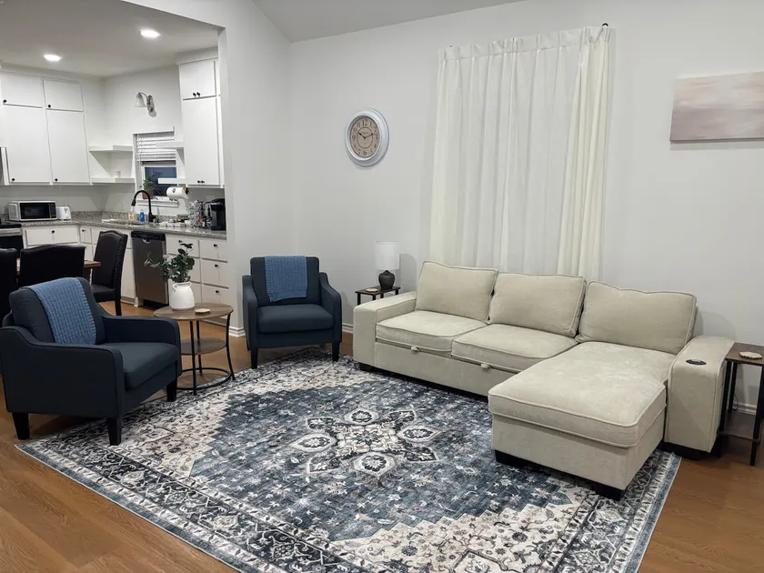 The Poplar House - Comfortable and Inviting! - Image 1