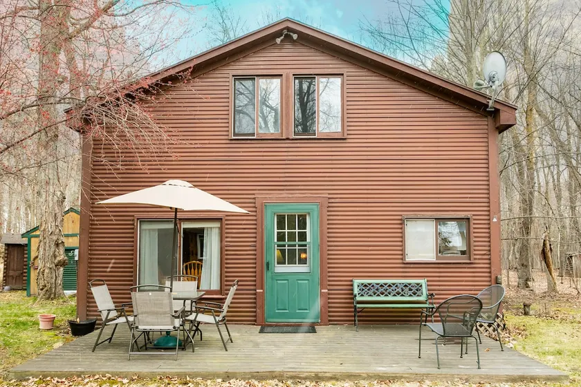 Shadow Bay Cottage - Image 1