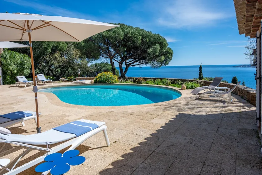 Family villa, magical view of StTropez 6 suites - Image 1