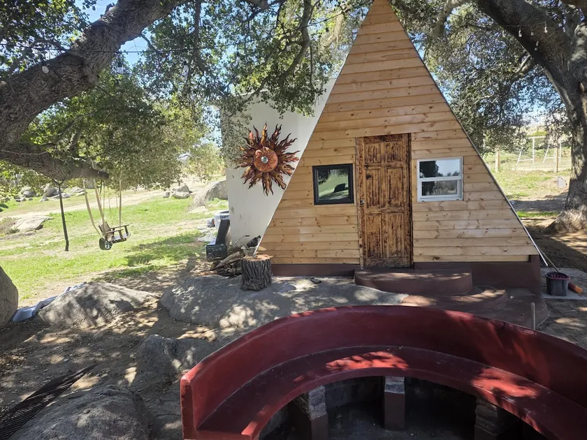 Beautiful country cabin on a 2-hectare ranch - Image 1