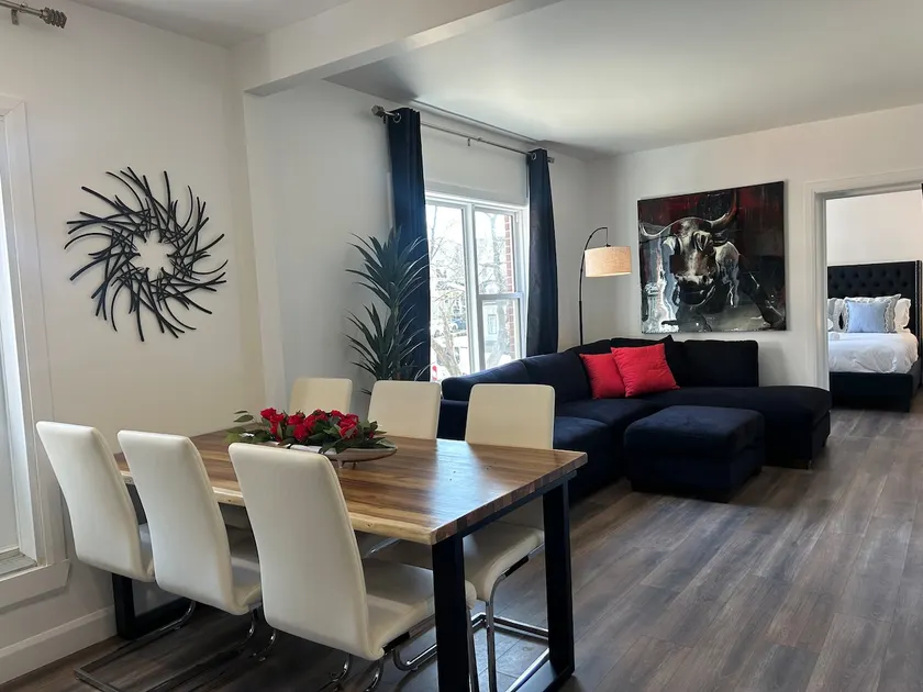 Passion, 2 Queen Bedrooms, Balcony, Parking - Image 1