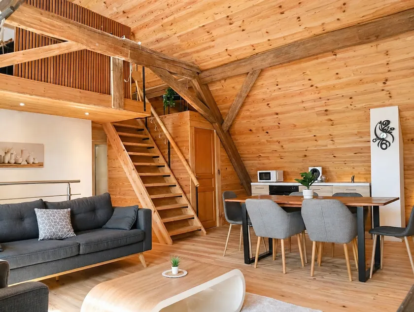 ”Dream” wooden apartment with pool & billiards table - Image 1