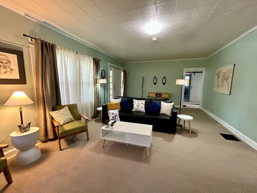 Bloomington Boho Bungalow, 3 king beds - Image 1