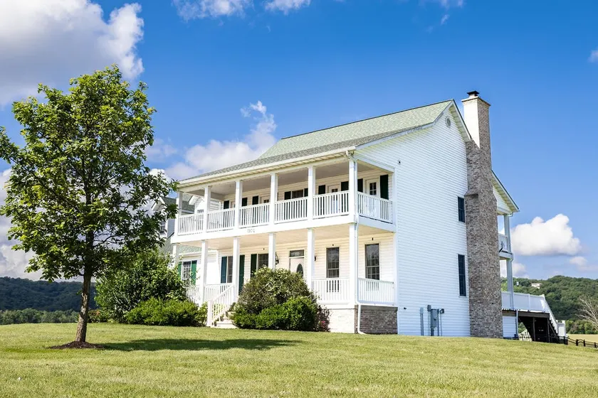 Farmhouse Retreat - Image 1