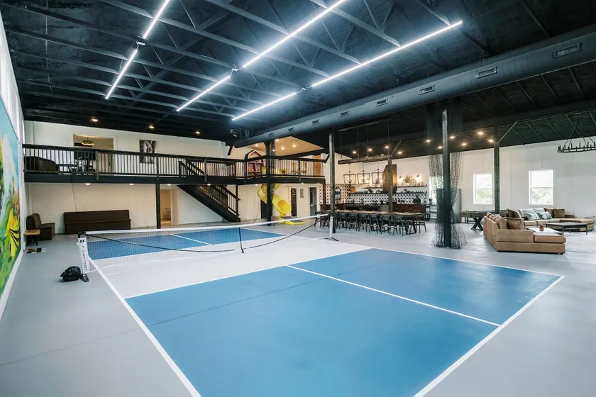 Pickleball | Near ARK | Sleeps 20 | Large Dining - Image 1