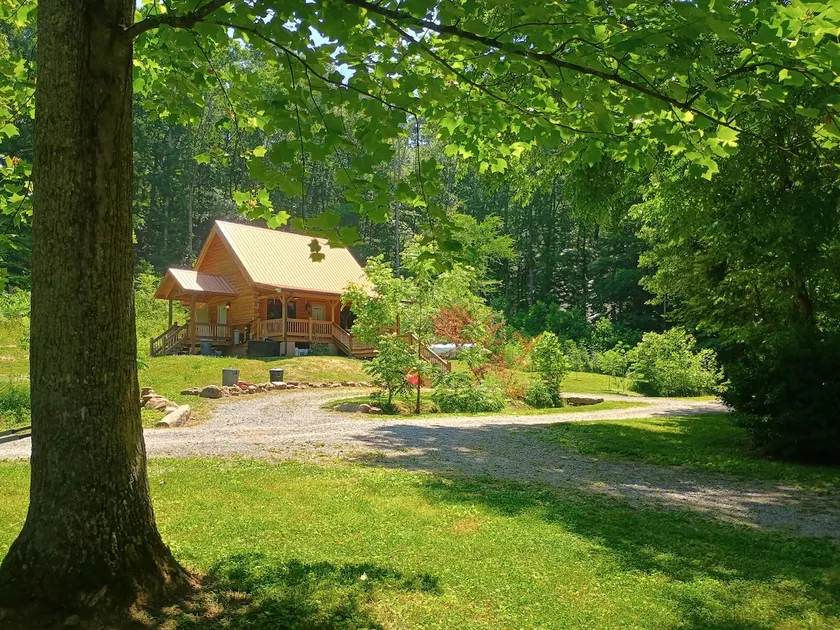 Cozy Dunlap cabin getaway with creek and playset - Image 1