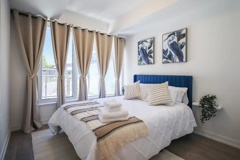 Beautiful Condo, 2 Bedrooms and a Den in Friday Harbour Resort! - Image 1