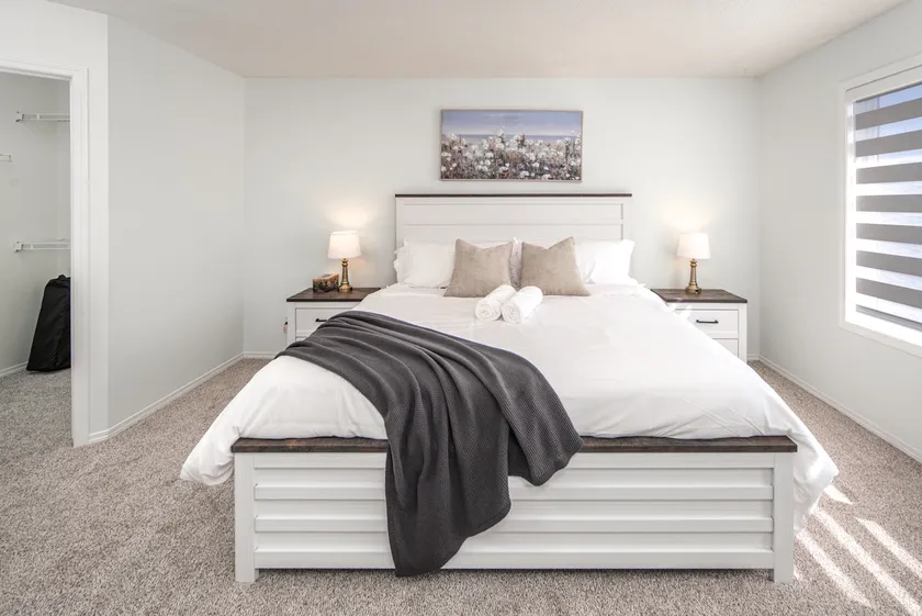 Spacious 6BR | 3.5BA | Near Airport | Sleeps 14 - Image 1