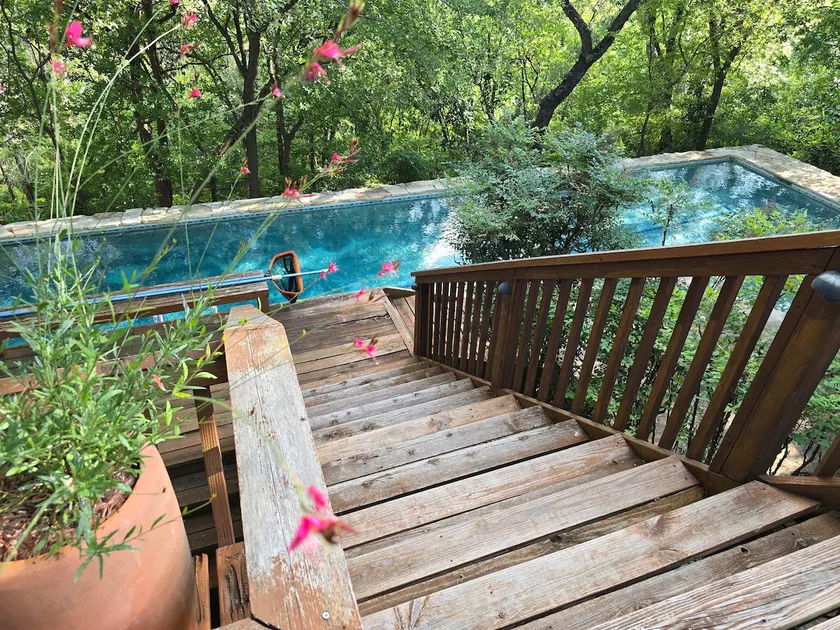 Balconies Retreat w Private Pool Near Parks & DT - Image 1