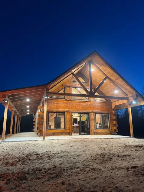 The Timber Haus - Log Cabin Near Trails & Lakes - Image 1