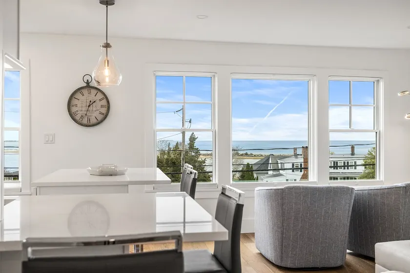 Coastal 2BR Sleeps 6 & 3 min drive to Downtown - Image 1
