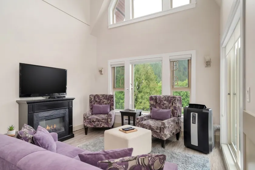 Relaxed Living · 3BR Suite for You & Your Pets - Image 1